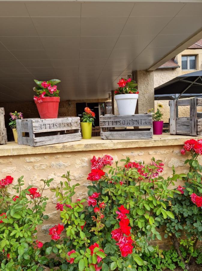 לינה וארוחת בוקר מונטיניאק Le 4 מראה חיצוני תמונה